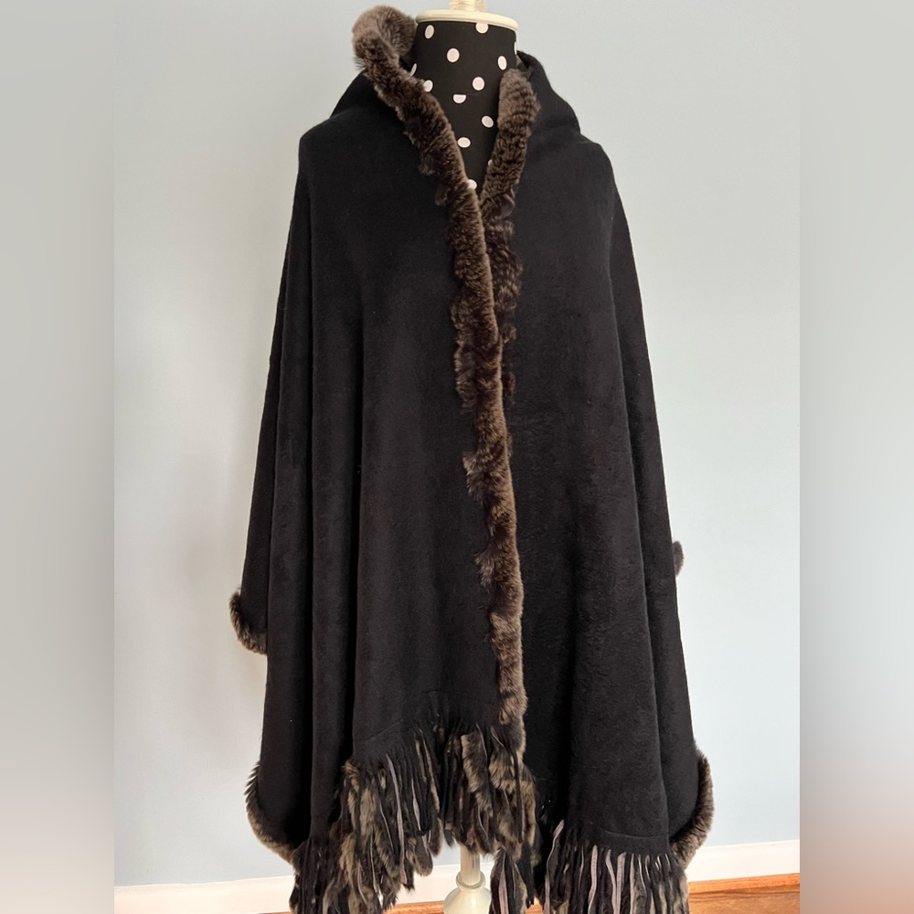 NWOT 100% cashmere and real fur shawl wrap